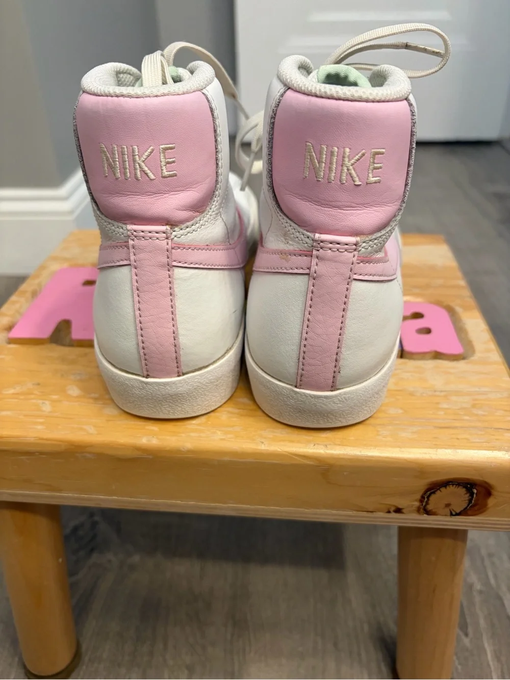 Girl's Nike Blazer Mid-Top '77 Sneakers in White with Pink Swoosh- Size 5.5Y